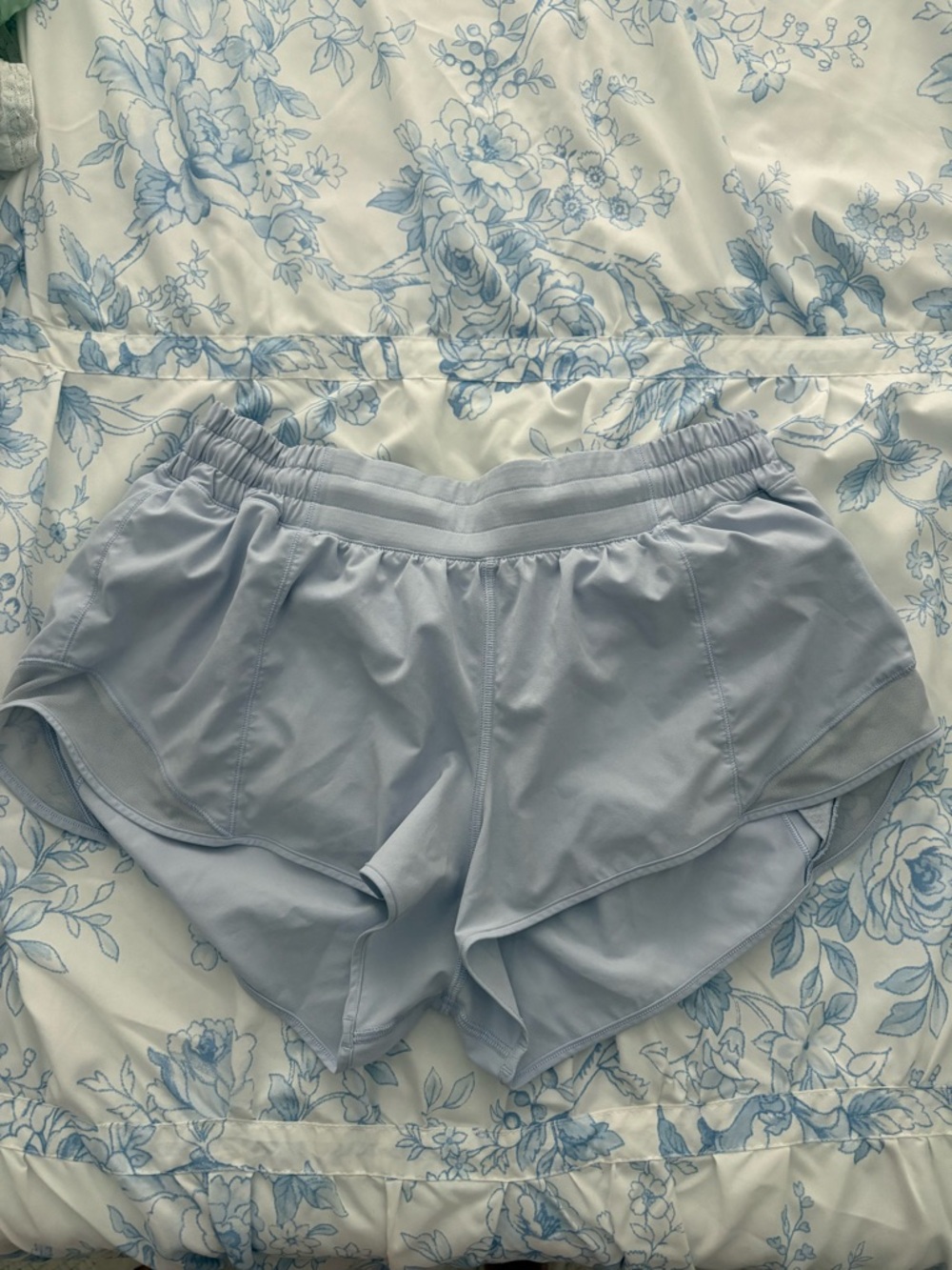 lululemon athletica hotty hot low rise short 2.5”